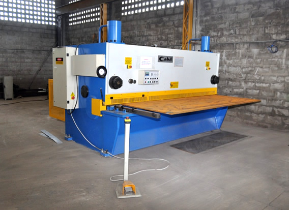 Guilhotina Motorizada QC11Y